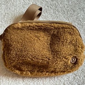 Lululemon NWT Sherpa Burnt Caramel Everywhere Belt Bag